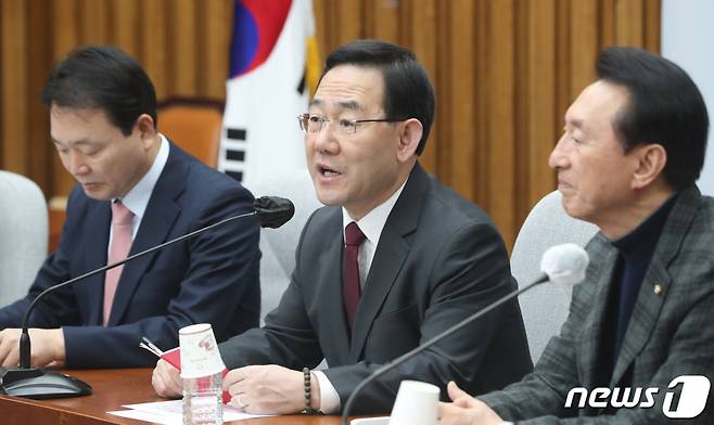 (서울=뉴스1) 허경 기자 = 주호영 국민의힘 원내대표가 31일 서울 여의도 국회에서 열린 원내대책회의에서 모두발언을 하고 있다. 2023.1.31/뉴스1  Copyright (C) 뉴스1. All rights reserved. 무단 전재 및 재배포 금지.