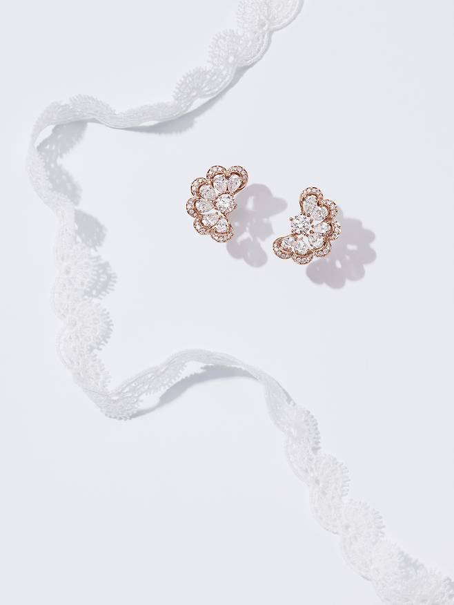 사진 : 쇼파드(Chopard), Nuage earrings