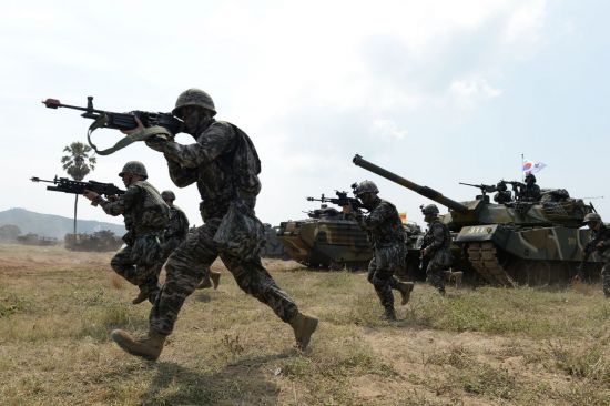 한미해병대가 태국에서 열린 코브라 훈련을 진행하고 있다.