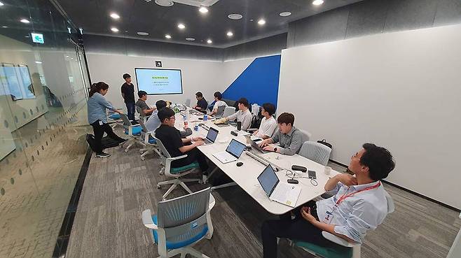 엘핀 임직원들. 출처 = 엘핀