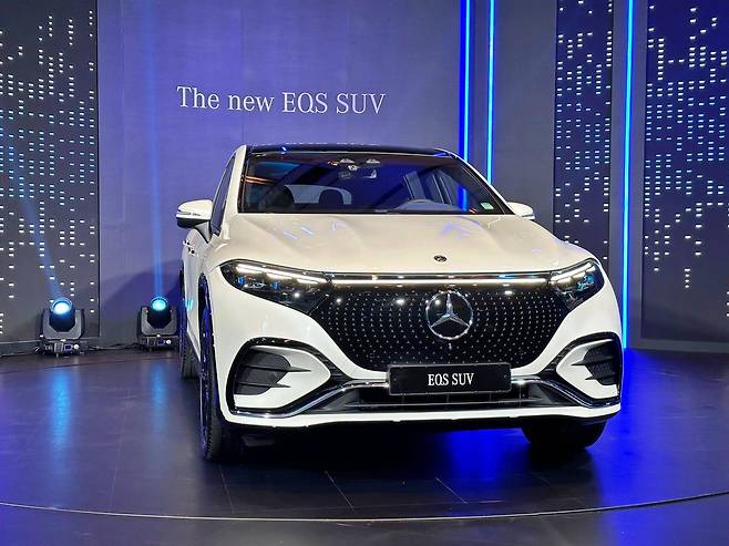 벤츠코리아는 1일 서울 용산구 한남동 그랜드 하얏트 서울 호텔에서 전기 SUV ‘더 뉴 EQS SUV’ 출시 행사를 진행했다. 출처=IT동아