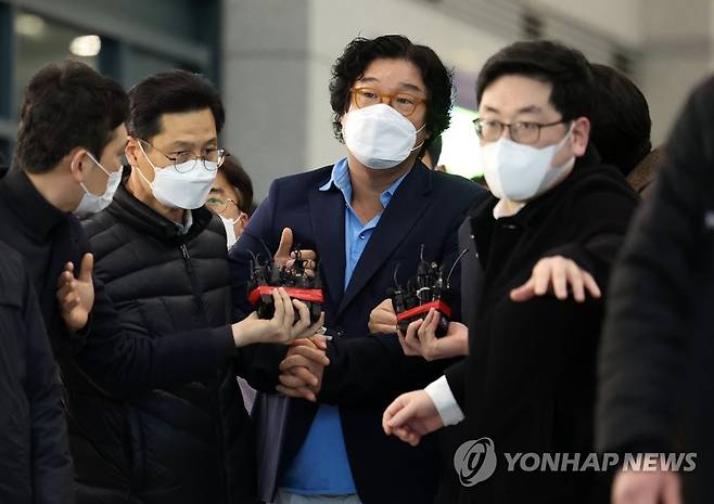 검찰로 압송되는 김성태 쌍방울 전 회장 [연합뉴스 자료사진]