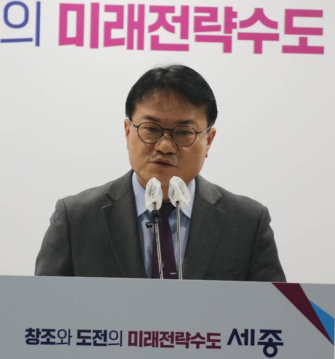 이두희 세종시 건설교통국장이 2일 시청 정음실에서 올해 주요업무 추진계획을 발표하고 있다. ⓒ 뉴스1 장동열 기자