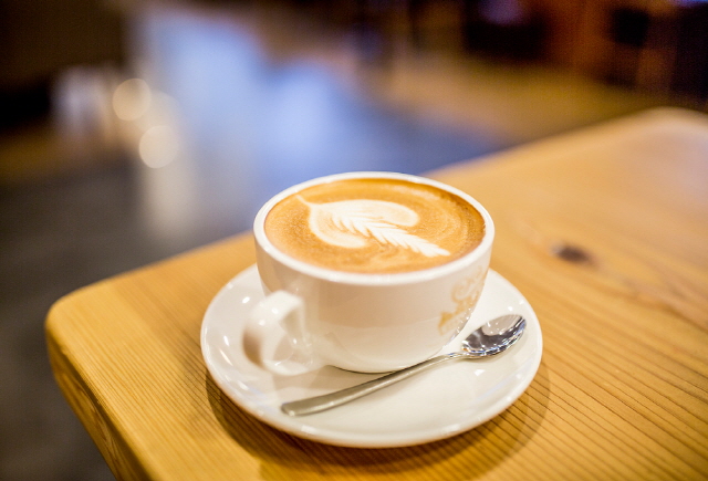 우유를 넣은 커피가 항염증 효과를 증가시킬 수 있다는 연구 결과가 나왔다./사진=클립아트코리아