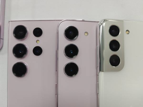 왼쪽부터 갤럭시 S23 울트라, 갤럭시 S23, 갤럭시 S21. 정옥재 기자