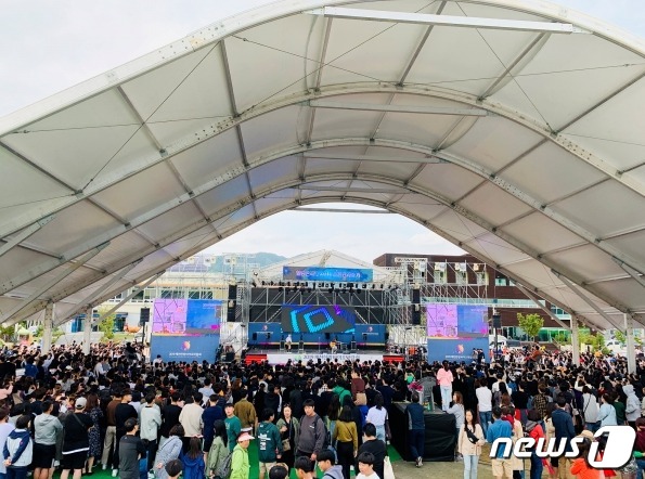 제천한방바이오박람회가 'K-컬처 관광이벤트 100선'에 선정됐다.(사진은 지난해 개막식 장면)