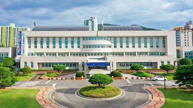 광양시는 3高(高금리, 高물가, 高환율)의 경제·경영환경 악화로 인한 소상공인 자금난 해소를 위해 소상공인 융자금 이차보전 지원사업’을 6일부터 시행한다.［사진제공=광양시］