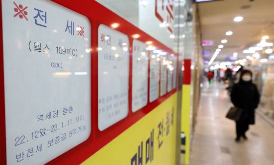 전·월세 계약갱신요구권을 사용하는 세입자 수가 반토막 났다. 2022년 12월 갱신권 사용 수는 역대 최저를 기록했다. 전세에서 월세로 전환하는 갱신계약도 증가하는 추세다./사진=뉴스1