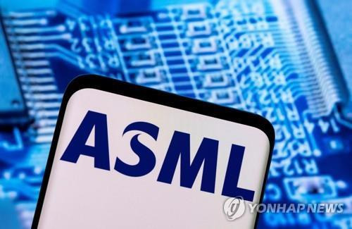 네덜란드 반도체 생산장비업체 ASML 로고 [로이터 연합뉴스 자료사진]