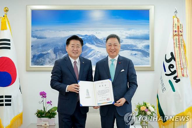 강태선 제주도 경제분야 정책고문(오른쪽) [제주도 제공.재판매 및 DB 금지]