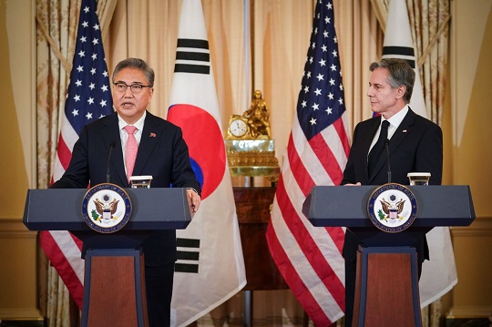 박진(왼쪽) 외교부 장관과 토니 블링컨 미국 국무장관이 3일(현지시간) 워싱턴 국무부에서 공동 기자회견을 하고 있다. (사진출처=뉴시스)
