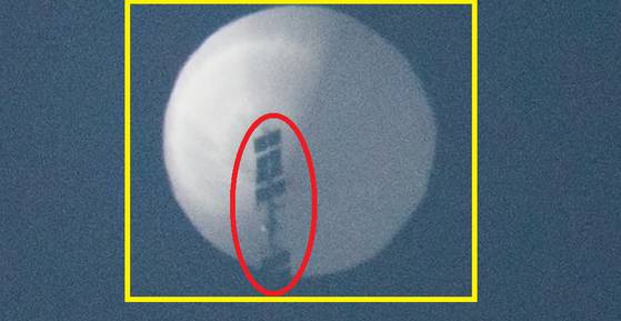 미국 몬태나주 성층권 하늘에 중국의 풍선 장비가 떠 있는 게 확인되면서 군사외교적으로 파장을 일으키고 있다. 중국은 함부로 추측하지 말라며 모호한 태도를 취하다가 '중국 것은 맞지만 기상 관측용'이라고 밝혔다. 토니 블링컨 미 국무 장관은 베이징 방문 일정까지 취소했다. 사진은 미국 ABC 방송이 당겨 촬영한 해당 중국 풍선 모습. 〈사진=미국 ABC방송〉