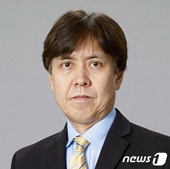 동성애 혐오 발언을 해 파문을 일으킨 비서관을 경질된 아라이 마사요시 총리 비서관