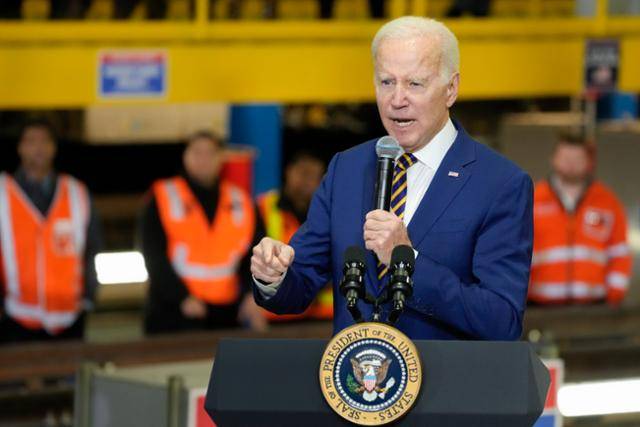 조 바이든 미국 대통령이 지난달 31일(현지시간) 뉴욕 허드슨 터널 프로젝트 현장에서 연설하고 있다. 82세에도 대통령직을 수행하고 있다. 뉴욕=AP 연합뉴스