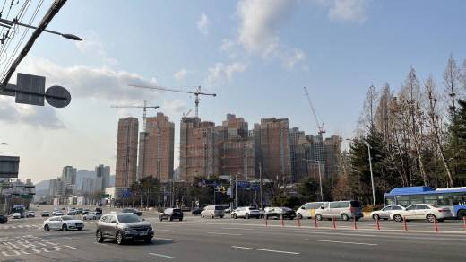 경기 안양시 동안구에 소재한 '평촌 센텀퍼스트' 건설현장과 모델하우스 전경 /사진=김노향 기자