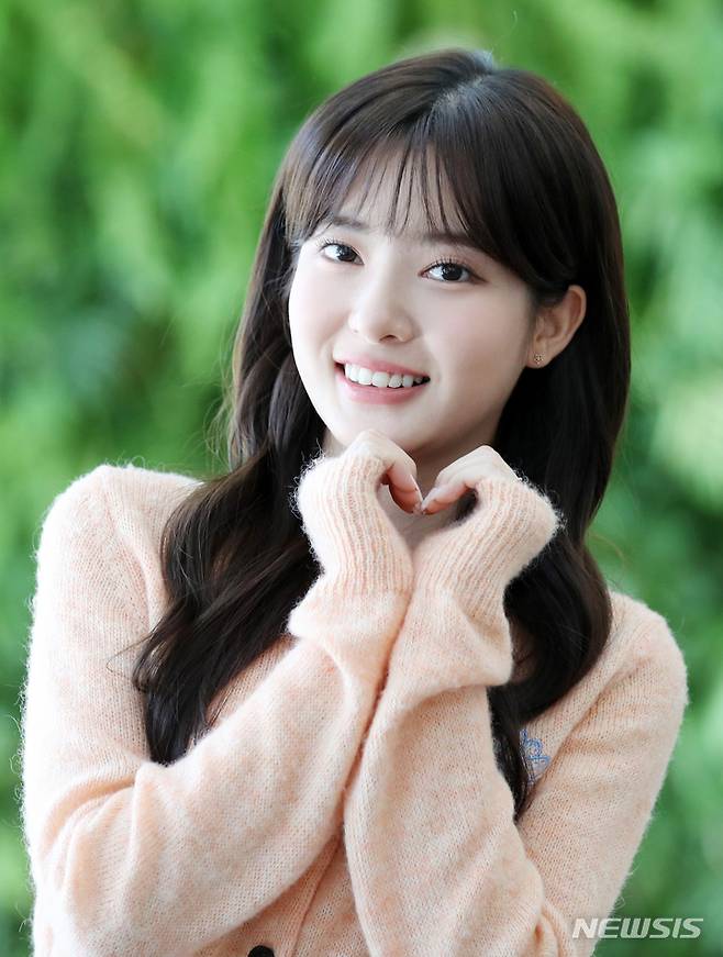 [서울=뉴시스] 김진아 기자 = MBC 드라마 ‘금혼령’에서 화윤 역으로 활약한 배우 조수민이 30일 서울 중구 뉴시스 본사에서 뉴시스와 인터뷰에 앞서 포즈를 취하고 있다. 2023.01.31. bluesda@newsis.com