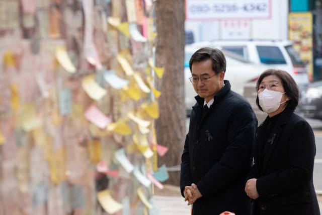 ▲ 이태원 분향소를 찾은 김동연 경기도지사. ⓒ김동연 페이스북