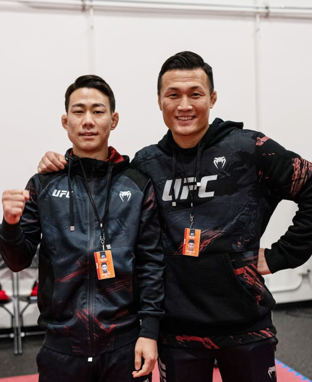 최승국(왼쪽)과 ‘코리안 좀비’ 정찬성. 사진 | UFC 코리아