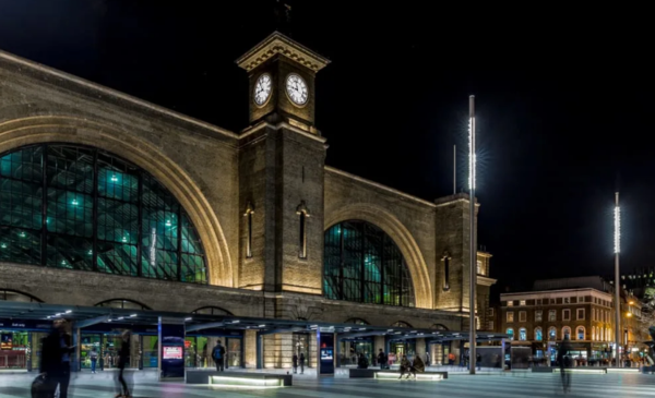 - 9와 3/4 승강장을 찾아야 할 것만 같은 킹스크로스 역