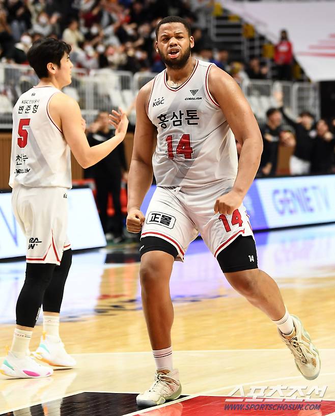 프로농구 수원 KT와 안양 KGC의 경기가 6일 수원 KT아레나에서 열렸다. KGC 스펠맨이 덩크슛 후 환호하고 있다. 수원=박재만 기자 pjm@sportschosun.com/2023.02.06/