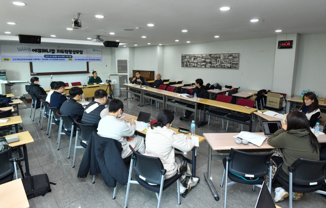 한국기독교목회지원네트워크가 개최한 '에큐메니컬 지도력 형성 모임' 참석자들이 6일 서울 광진구 장신대에서 토론하고 있다. 신석현 포토그래퍼