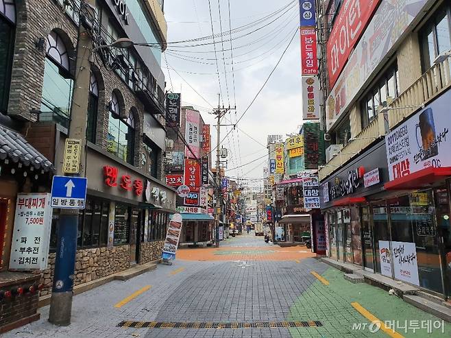 2020년 3월3일 신촌 대학가 풍경. 거리에 사람 한명 다니지 않는다. /사진=장시복 기자