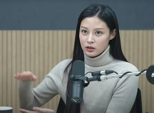 조국 전 법무부 장관의 장녀 조민씨가 6일 유튜브 방송 ‘김어준의 겸손은 힘들다 뉴스공장’에 출연해 직접 얼굴을 드러내고 있다.&nbsp;유튜브 방송 ‘김어준의 겸손은 힘들다 뉴스공장’ 캡처