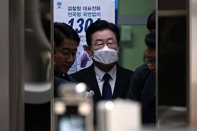 지난 1월10일 성남FC 후원금 의혹과 관련해 수원지검 성남지청에 출석한 이재명 대표. ⓒ사진공동취재단