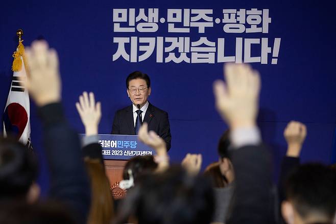 쌍방울그룹과 관련해 변호사비 대납 의혹, 대북 송금 의혹, 대장동 관련 의혹을 받고 있는 이재명 민주당 대표. ⓒ시사IN 이명익