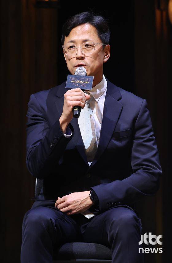 7일 오후 서울 서초구 예술의전당 CJ토월극장에서 연극 '셰익스피어 인 러브' 기자간담회가 열렸다.   배우 송영규, 임철형, 정소민, 채수빈, 김유정, 정문성, 이상이, 김성철이 참석했다.   박세완 엔터뉴스팀 기자 park.sewan@jtbc.co.kr (콘텐트비즈니스본부)