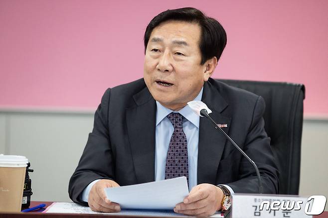 김기문 중소기업중앙회장이 1일 서울 여의도 중소기업중앙회에서 열린 간담회에서 발언하고 있다. 2023.2.1/뉴스1 ⓒ News1 유승관 기자