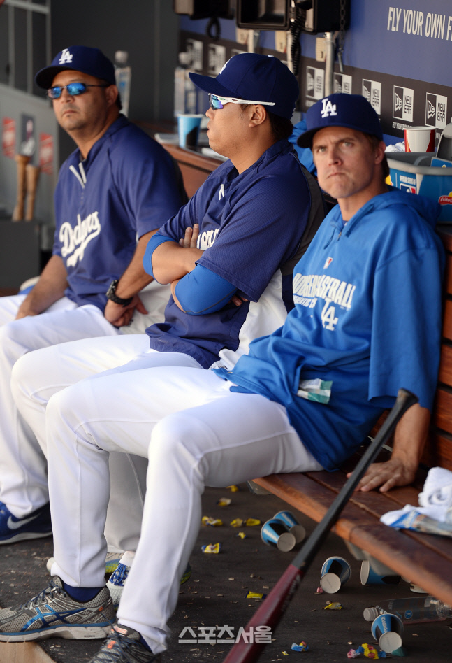 LA 다저스 류현진이 그레인키와 나란히 앉아 경기를 지켜보고 있다. 2014. 4.21. LA | 최승섭기자 thunder@sportsseoul.com