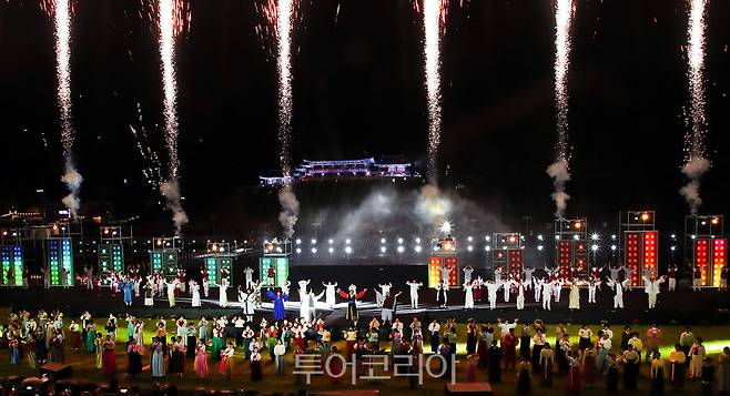 지난해 9월 개최된 제64회 밀양아리랑대축제의 '밀양강 오딧세이' 전경