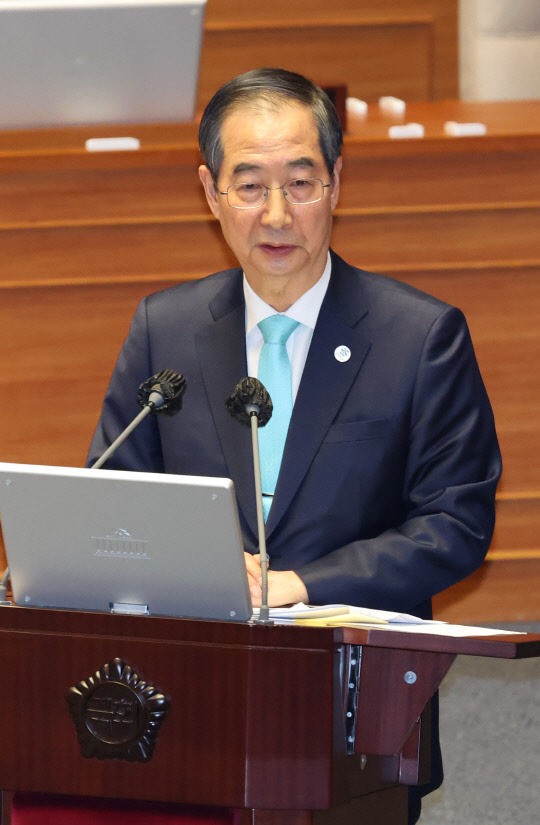 한덕수 국무총리가 7일 열린 국회 경제분야 대정부 질문에서 의원들의 질문에 답변하고 있다. 연합뉴스.