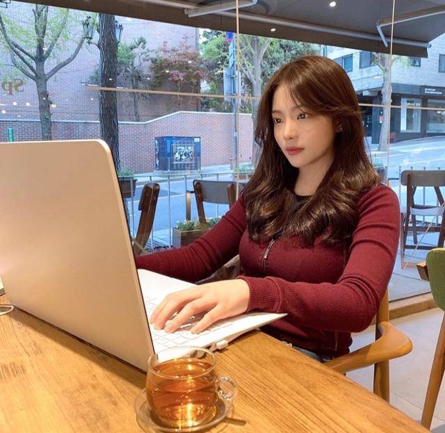 소민경 포모드 대표가 공유 사무실에서 일하고 있다. 박세인 인턴기자