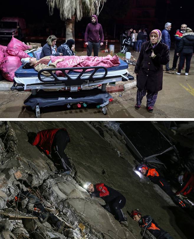 ‘부디’ 튀르키예 강진으로 다친 하타이 주민들이 6일 밤(현지시간) 한 병원 앞에서 대기하고 있다(위 사진). 튀르키예 구조요원들이 같은 날 밤 하타이의 붕괴된 건물에 귀를 대고 생존자를 찾고 있다. EPA연합뉴스