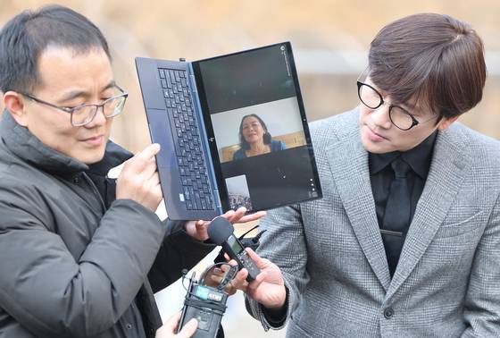Nguyen Thi Thanh, a survivor of an alleged massacre by Korean marines in Phong Nhi village in Vietnam during the Vietnam War, talks to the press through a video call after the Seoul Central District Court in Seocho District, southern Seoul issued a verdict Tuesday. [YONHAP]