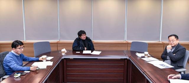 왼쪽부터 송진호 교수, 정경태 소장, 조양기 교수. 이한결 기자