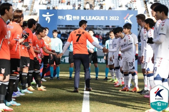 지난해 11년 만에 '친정팀' 제주 유나이티드 유니폼을 입고 국내 프로축구 K리그 무대로 돌아온 국가대표 출신 미드필더 구자철