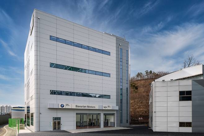 BMW 그룹 코리아의 공식 딜러사 바바리안 모터스가 BMW·MINI 구로 서비스센터의 문을 열었다. /사진=BMW 그룹 코리아