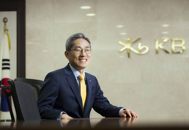 KB금융그룹이 지난해 당기순이익 4조4133억원을 달성했다. 사진은 윤종규 KB금융지주 회장/사진=KB금융