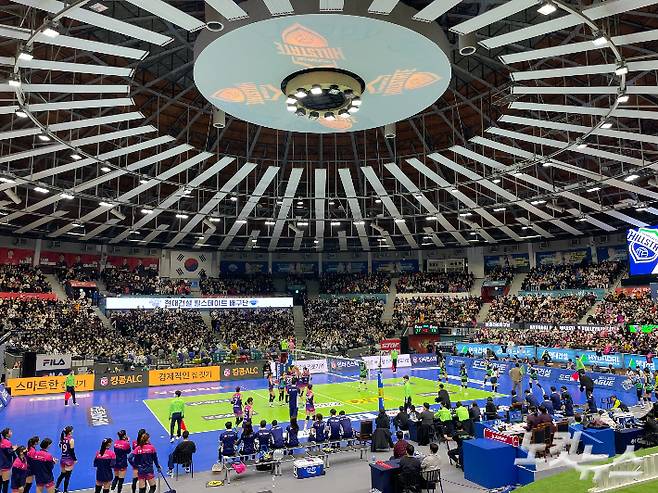 7일 현대건설과 흥국생명 경기가 열린 경기도 수원체육관. 수원=김조휘 기자