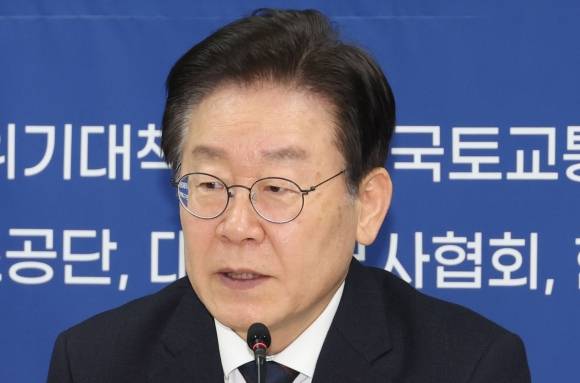 이재명, 전세사기피해 대책 마련 현장간담회 발언 - 이재명 더불어민주당 대표가 7일 오전 서울 강서구 전세피해지원센터에서 열린 전세사기피해 재발방지대책 마련을 위한 현장간담회에서 발언하고 있다. 2023.2.7 연합뉴스
