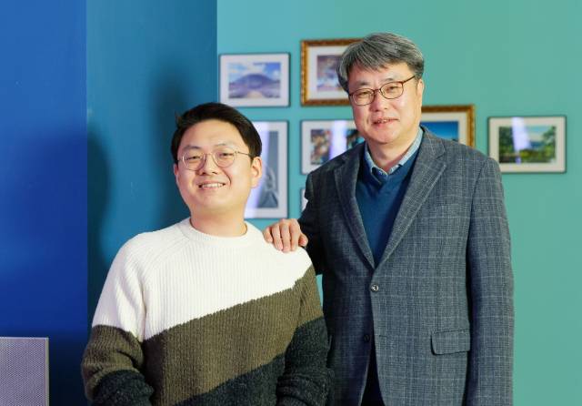 기업 경영진의 기후변화에 대한 인식이 금융시장에 미치는 영향에 대한 연구를 진행한 정하일 박사(왼쪽), 송창근 교수. 사진제공=유니스트