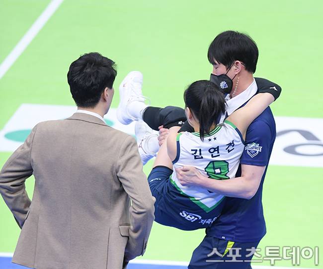 부상 당한 김연견 / 사진=권광일 기자