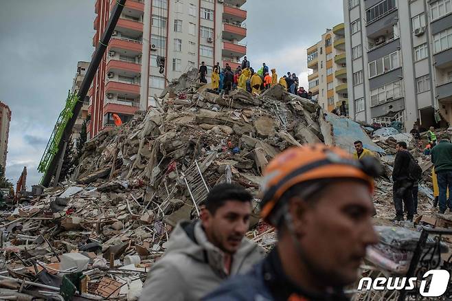 6일(현지시간) 규모 7.8의 강진이 강타한 튀르키예 남동부 아다나. ⓒ AFP=뉴스1