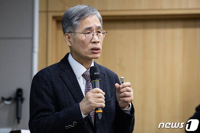 김기현 국민의힘 당대표 후보의 후원회장직에서 물러난 신평 변호사. ⓒ News1 유승관 기자