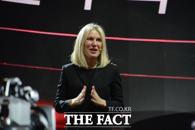 7일 몰리 팩 뷰익·GMC 글로벌 최고 마케팅 책임자 부사장이 서울 세빛섬에서 열린 GMC 시에라 출시 간담회에서 GMC 브랜드의 특징과 역사를 설명하는 시간을 가졌다. /김태환 기자