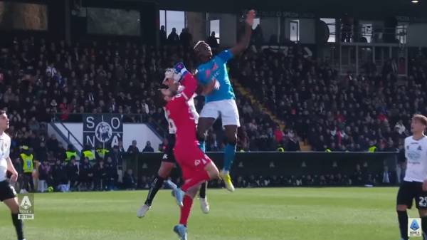 스페치아전 오시멘의 점프 장면.&nbsp; &nbsp;사진=세리에A 공식 유튜브 채널 영상 캡처