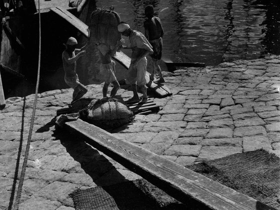 임석제, 반출, 1948, Gelatin silver print, 26.8x35.5㎝. [사진 뮤지엄한미]